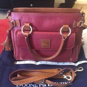 Vintage Dooney pebble shoulder bag w crossbody
